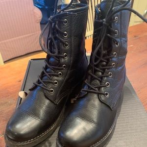 Frye combat boot size 8